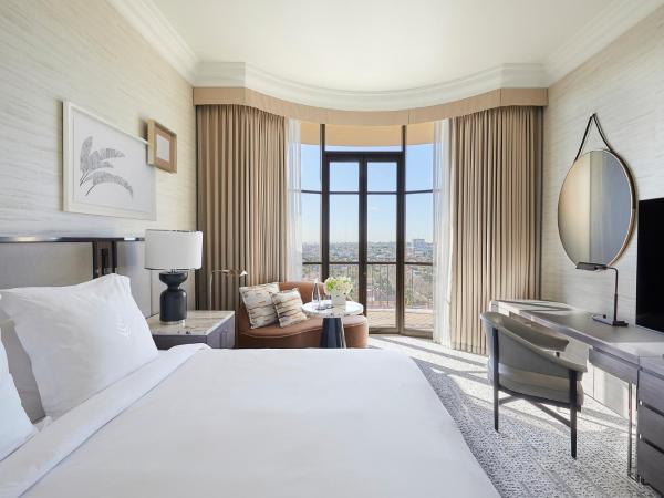 Beverly Wilshire, A Four Seasons Hotel : photo 1 de la chambre chambre lit king-size avec balcon