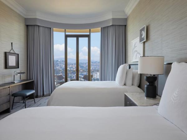Beverly Wilshire, A Four Seasons Hotel : photo 1 de la chambre chambre double avec 2 lits doubles et balcon