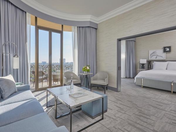 Beverly Wilshire, A Four Seasons Hotel : photo 2 de la chambre suite lit king-size avec balcon