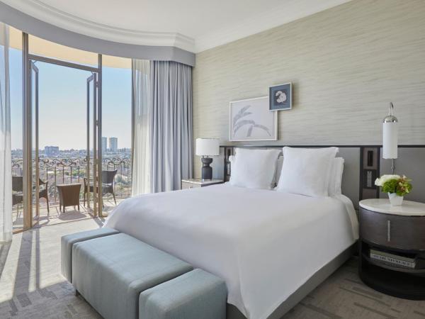 Beverly Wilshire, A Four Seasons Hotel : photo 4 de la chambre suite lit king-size avec balcon