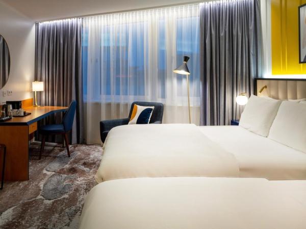 voco Dusseldorf Seestern, an IHG Hotel : photo 9 de la chambre chambre lit queen-size premium avec 2 lits queen-size