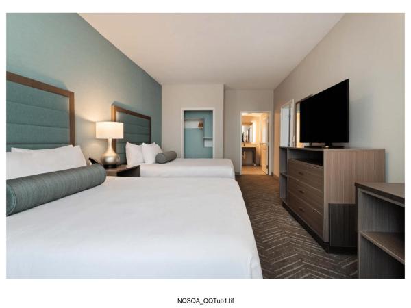 Homewood Suites By Hilton Panama City Beach, Fl : photo 7 de la chambre suite with two queen beds and tub - mobility accessible