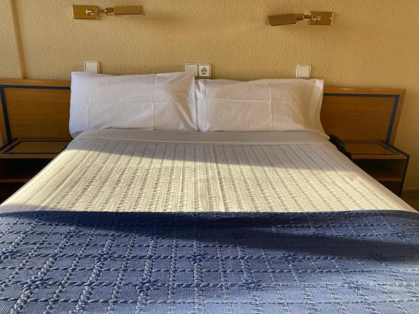 Hotel Condal : photo 3 de la chambre chambre double – vue sur ville