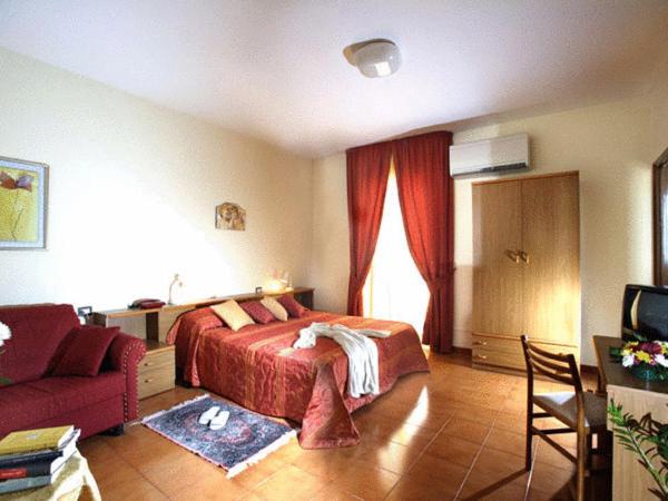 Hotel Natalina : photo 1 de la chambre chambre triple