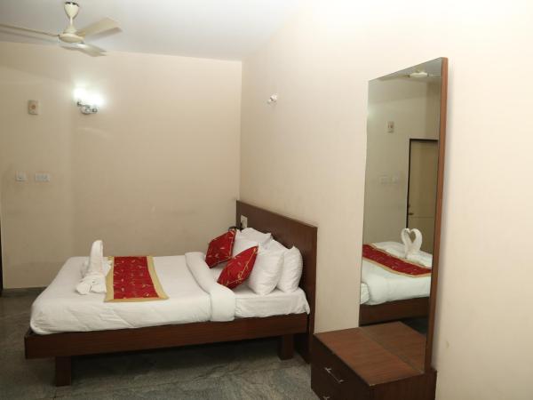 Soundarya Hotel : photo 1 de la chambre chambre double standard avec ventilateur