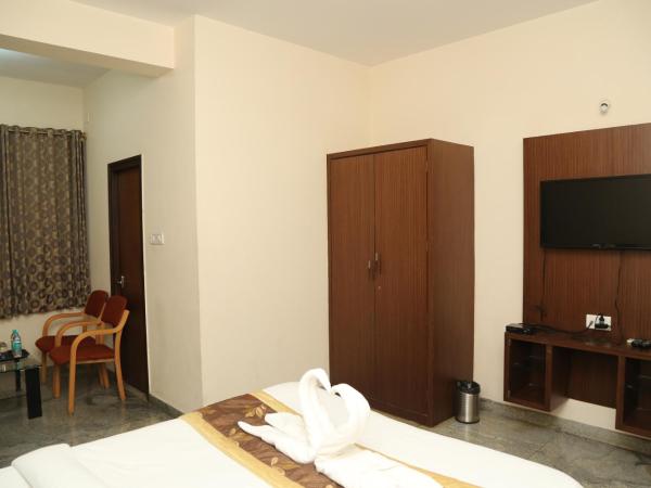 Soundarya Hotel : photo 6 de la chambre chambre double standard avec ventilateur
