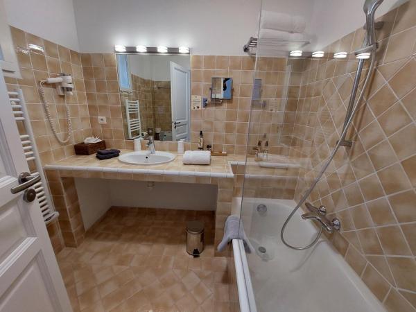 Hôtel les Bouis - Vue mer : photo 2 de la chambre chambre double - vue sur jardin