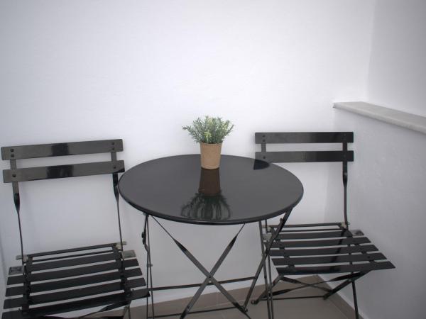 Naxos Blue Sky : photo 7 de la chambre chambre lit queen-size avec baignoire spa