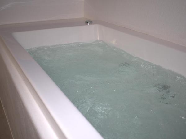 Naxos Blue Sky : photo 1 de la chambre chambre lit queen-size avec baignoire spa