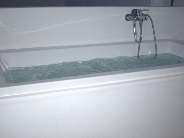 Naxos Blue Sky : photo 8 de la chambre chambre lit queen-size avec baignoire spa