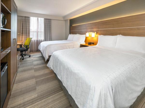 Holiday Inn Express Toronto Downtown, an IHG Hotel : photo 3 de la chambre chambre standard avec 2 lits queen-size