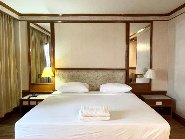 Hotel Pattaya Beach : photo 1 de la chambre suite lit king-size