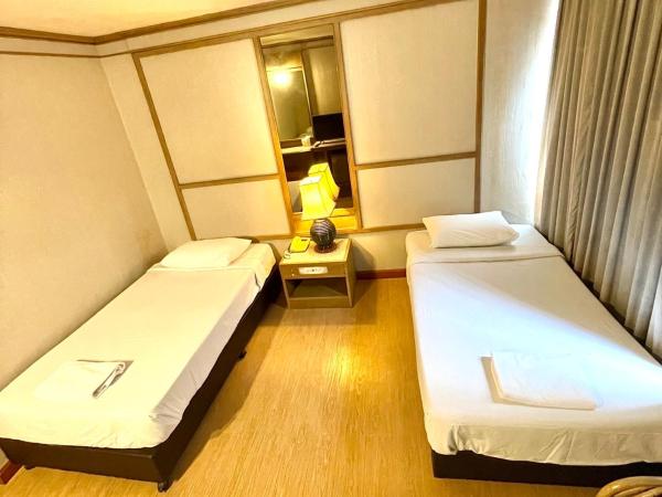 Hotel Pattaya Beach : photo 1 de la chambre chambre lits jumeaux avec salle de bains privative