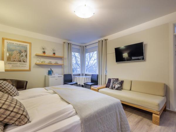 Snorri's Guesthouse : photo 3 de la chambre chambre double avec balcon