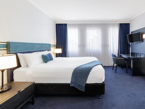 Ramada Diplomat Canberra : photo 7 de la chambre chambre lit queen-size