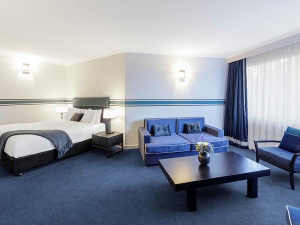 Ramada Diplomat Canberra : photo 8 de la chambre chambre lit king-size