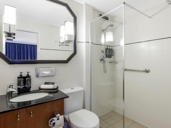 Ramada Diplomat Canberra : photo 8 de la chambre chambre lit queen-size