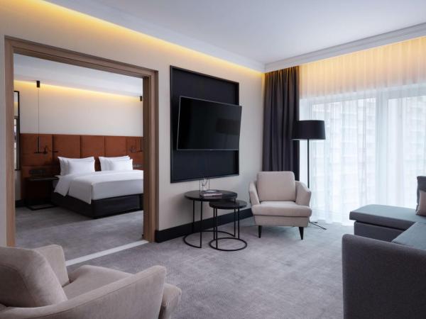 Radisson Collection Hotel, Warsaw : photo 1 de la chambre suite avec accès au salon