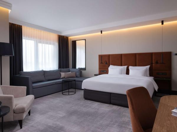 Radisson Collection Hotel, Warsaw : photo 1 de la chambre suite junior avec accès au salon