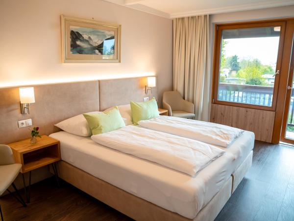 Hotel Garni Haus Arenberg : photo 3 de la chambre suite avec balcon
