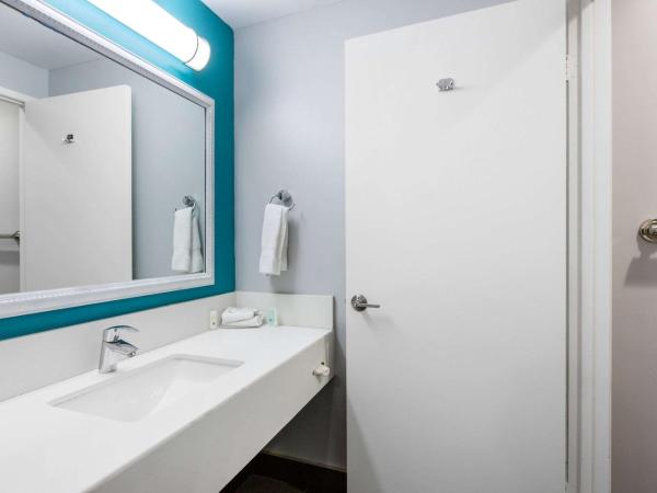 Quality Inn Near Hollywood Walk of Fame : photo 7 de la chambre chambre standard avec 2 lits doubles - non-fumeurs