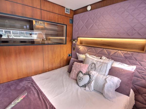 VIP Paris Yacht Hôtel : photo 2 de la chambre suite avec jacuzzi