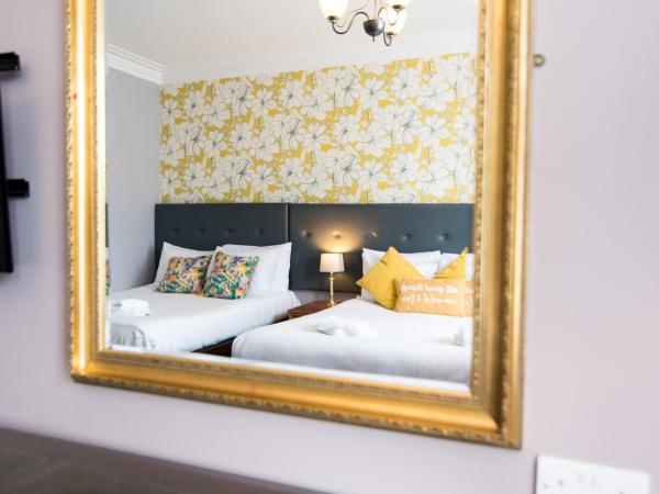 The Linden Leaf Rooms - Classy & Stylish : photo 7 de la chambre chambre 2 lits king-size