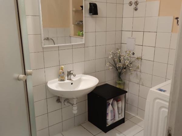 Private Accommodation Raspudic : photo 9 de la chambre chambre double avec salle de bains commune