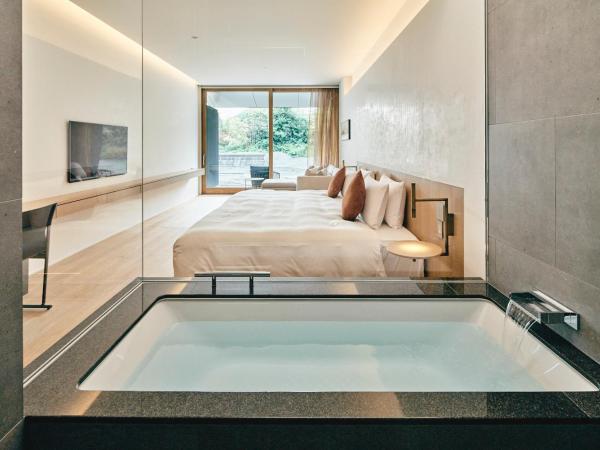 MUNI KYOTO by Onko Chishin : photo 4 de la chambre chambre lit king-size - vue sur jardin