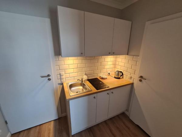 Villa Babette - Ubernachtung, Parkplatz, Kurtaxe, Wifi, Aufraumung - Alles im Preis! : photo 5 de la chambre appartement