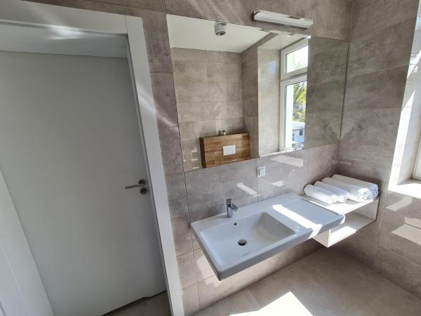 Villa Babette - Ubernachtung, Parkplatz, Kurtaxe, Wifi, Aufraumung - Alles im Preis! : photo 8 de la chambre appartement deluxe