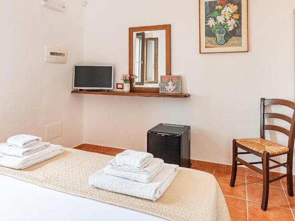 Welcomely - Guesthouse Kadossene Alghero : photo 6 de la chambre chambre double avec salle de bains privative