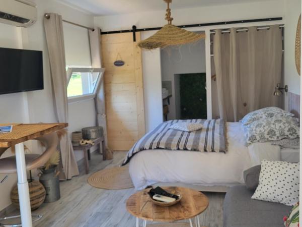 Hôtel Auberge Provençale : photo 4 de la chambre chambre quadruple avec climatisation