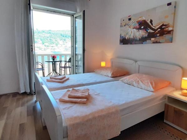 Apartments Villa Sirena : photo 9 de la chambre studio avec balcon et vue sur la mer