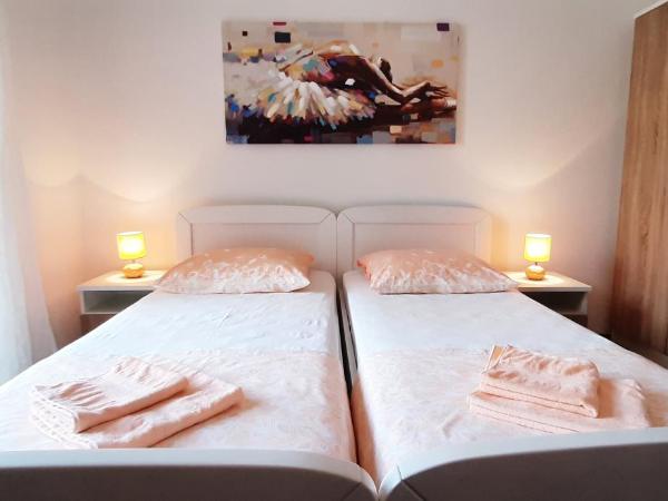 Apartments Villa Sirena : photo 5 de la chambre studio avec balcon et vue sur la mer