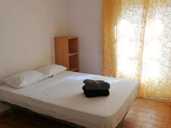 Bica Mini Hostel : photo 4 de la chambre chambre double avec salle de bains privative