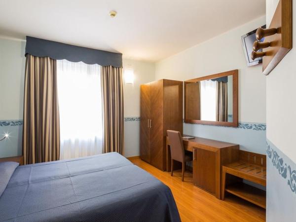 Hotel Terminus & Plaza : photo 2 de la chambre chambre lits jumeaux