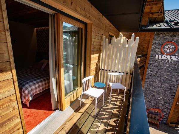 Hôtel Névé : photo 1 de la chambre chambre triple avec balcon