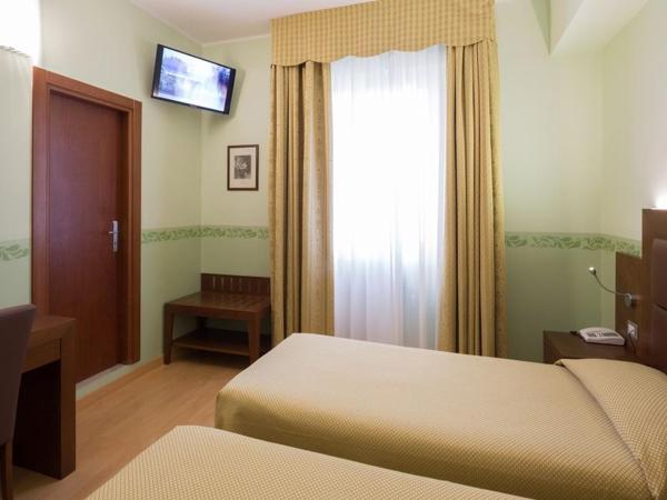 Hotel Terminus & Plaza : photo 7 de la chambre chambre lits jumeaux