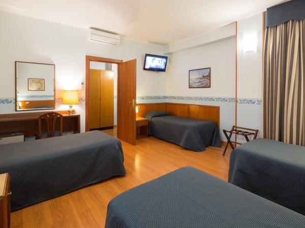 Hotel Terminus & Plaza : photo 4 de la chambre chambre quadruple
