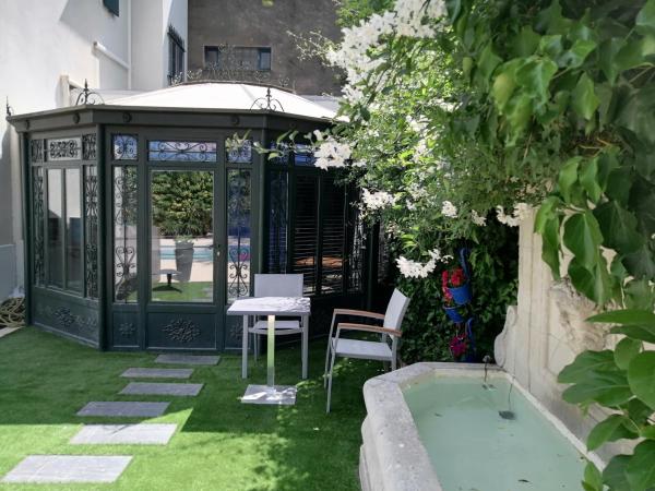 les jardins de la fontaine : photo 9 de la chambre chambre lit king-size avec baignoire spa