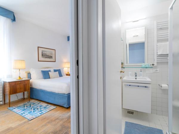 Hotel Casa Petrarca : photo 2 de la chambre chambre double ou lits jumeaux - vue sur canal