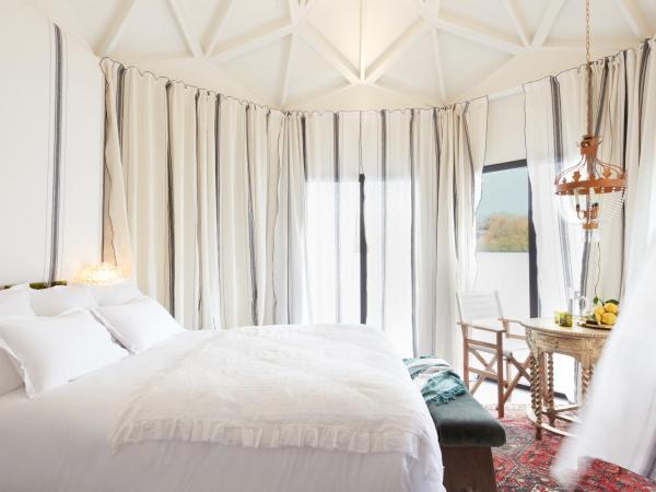 Brindos, Lac & Château - Relais & Châteaux - Anglet Biarritz : photo 6 de la chambre lodge avec spa 