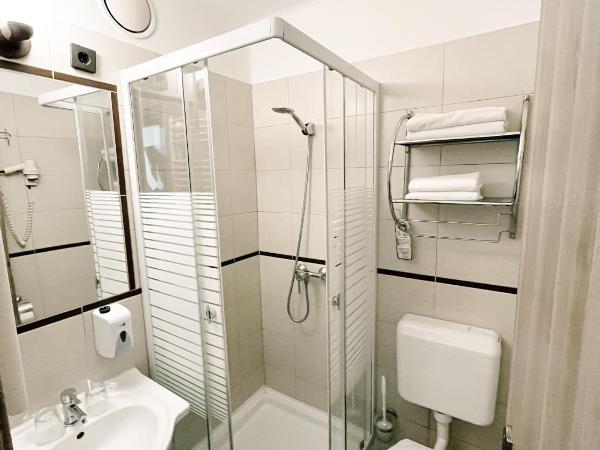 Hotel Korona Wellness, Rendezvény és Borszálloda : photo 6 de la chambre chambre double ou lits jumeaux