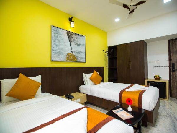 Grand Padappai Residency : photo 3 de la chambre chambre lits jumeaux avec balcon