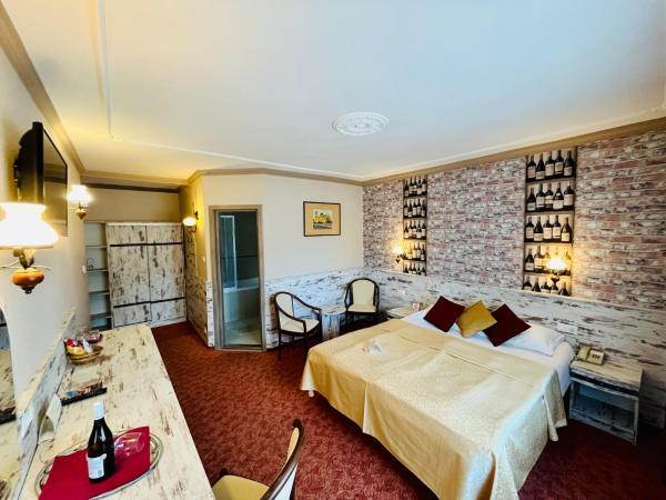 Hotel Korona Wellness, Rendezvény és Borszálloda : photo 1 de la chambre chambre lit queen-size - vue sur jardin