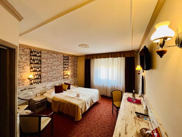 Hotel Korona Wellness, Rendezvény és Borszálloda : photo 2 de la chambre chambre lit queen-size - vue sur jardin