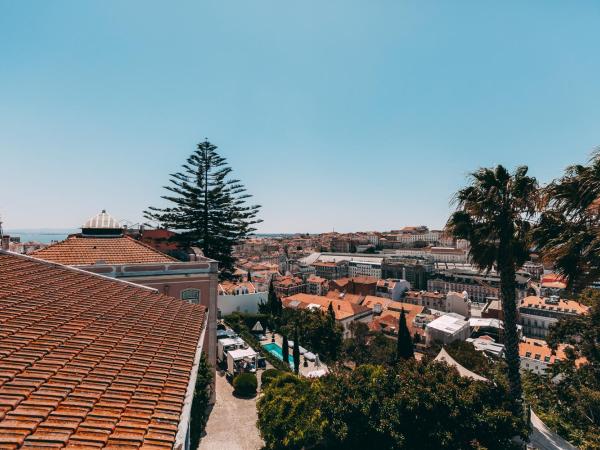 Torel Palace Lisbon : photo 5 de la chambre chambre double royale - vue sur ville