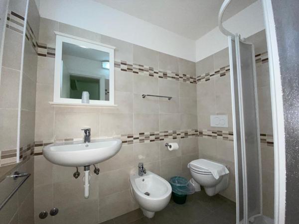 Hotel Nanni Garnì : photo 4 de la chambre chambre triple avec balcon