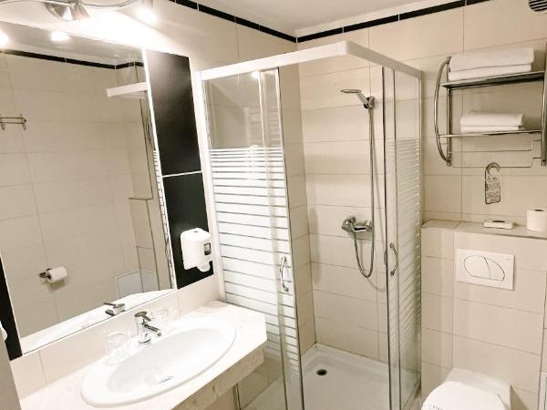 Hotel Korona Wellness, Rendezvény és Borszálloda : photo 3 de la chambre chambre lits jumeaux standard